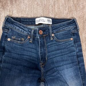 ABERCROMBIE SKINNY FLARE DENIM